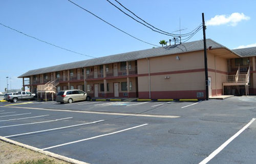 Deluxe Inn And Suites Weslaco Bagian luar foto
