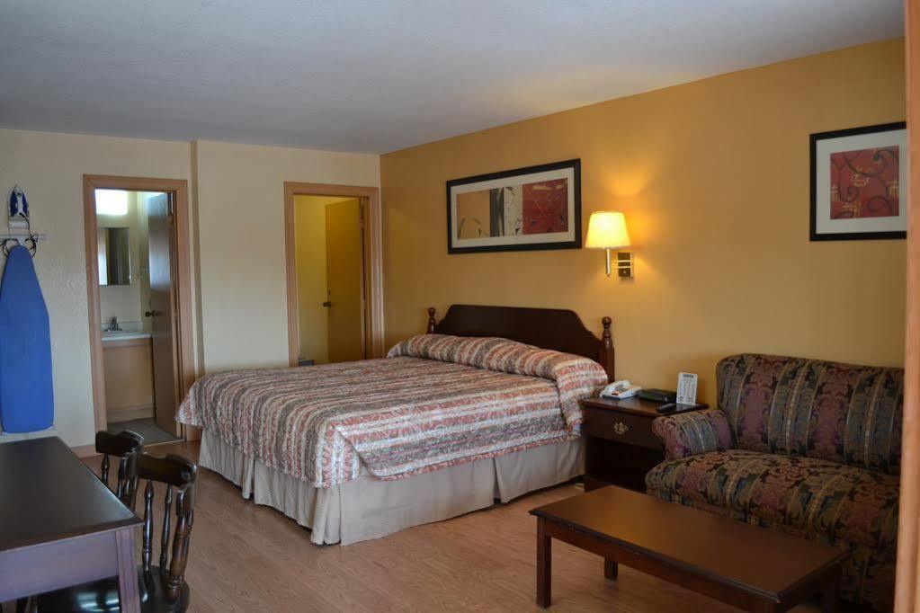 Deluxe Inn And Suites Weslaco Bagian luar foto