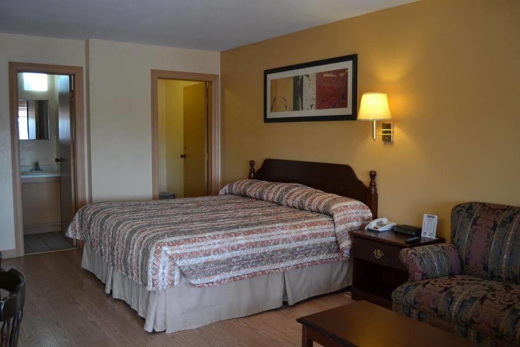 Deluxe Inn And Suites Weslaco Bagian luar foto